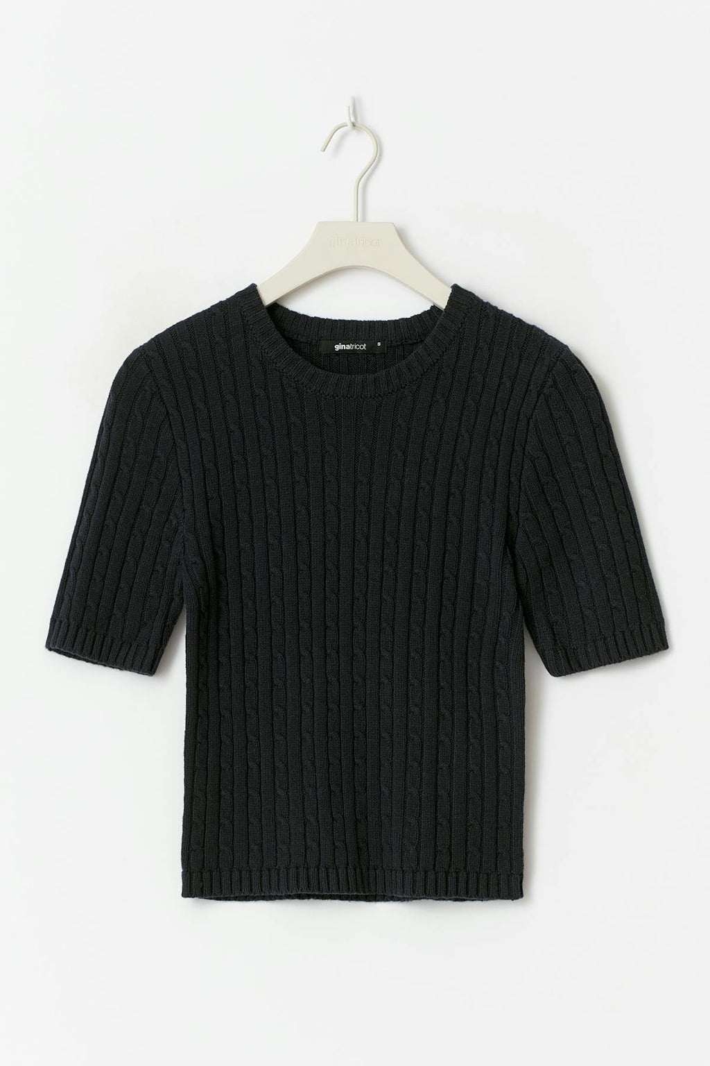 Knitted cable top