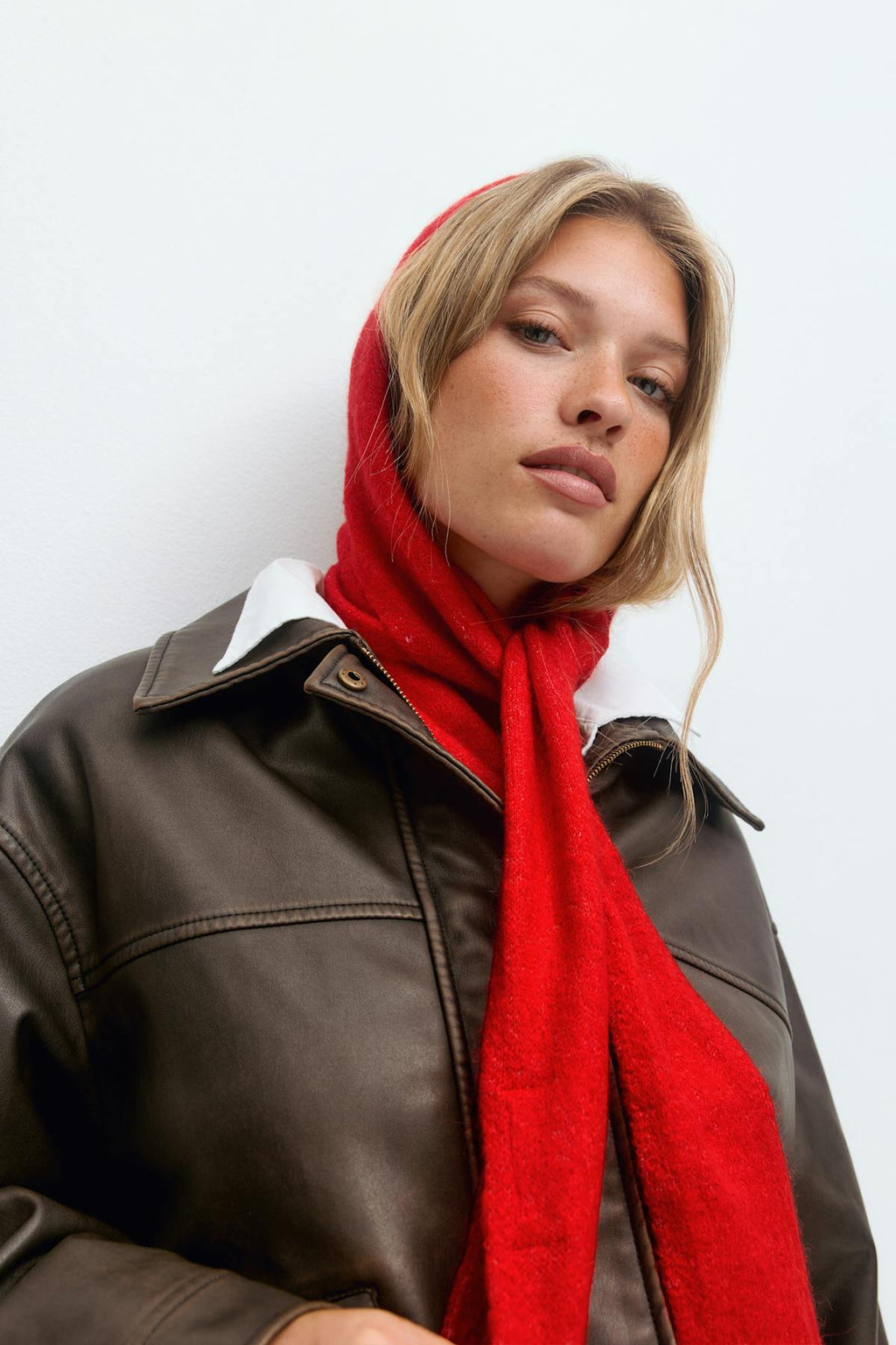 Knitted choker scarf