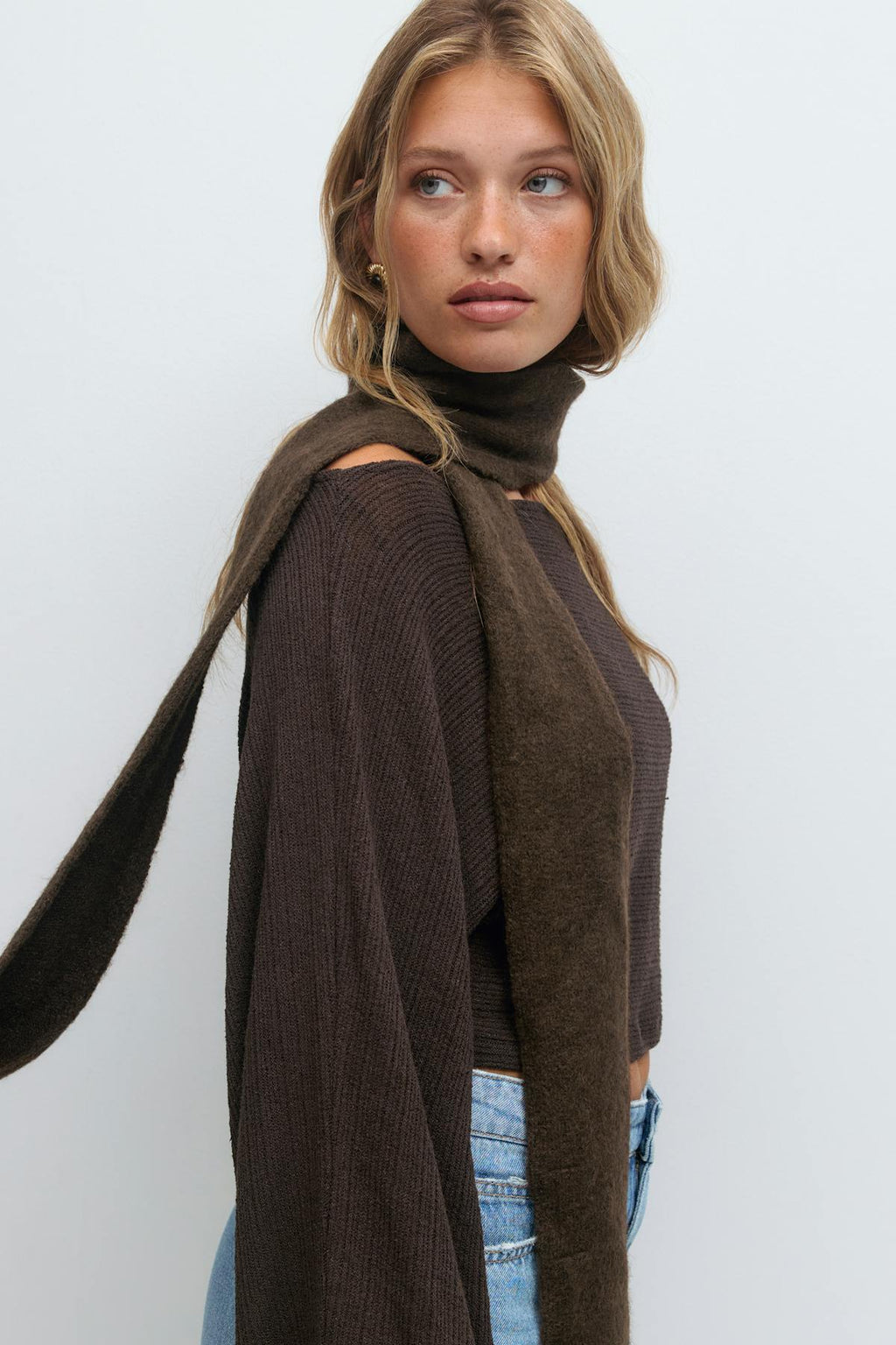 Knitted choker scarf