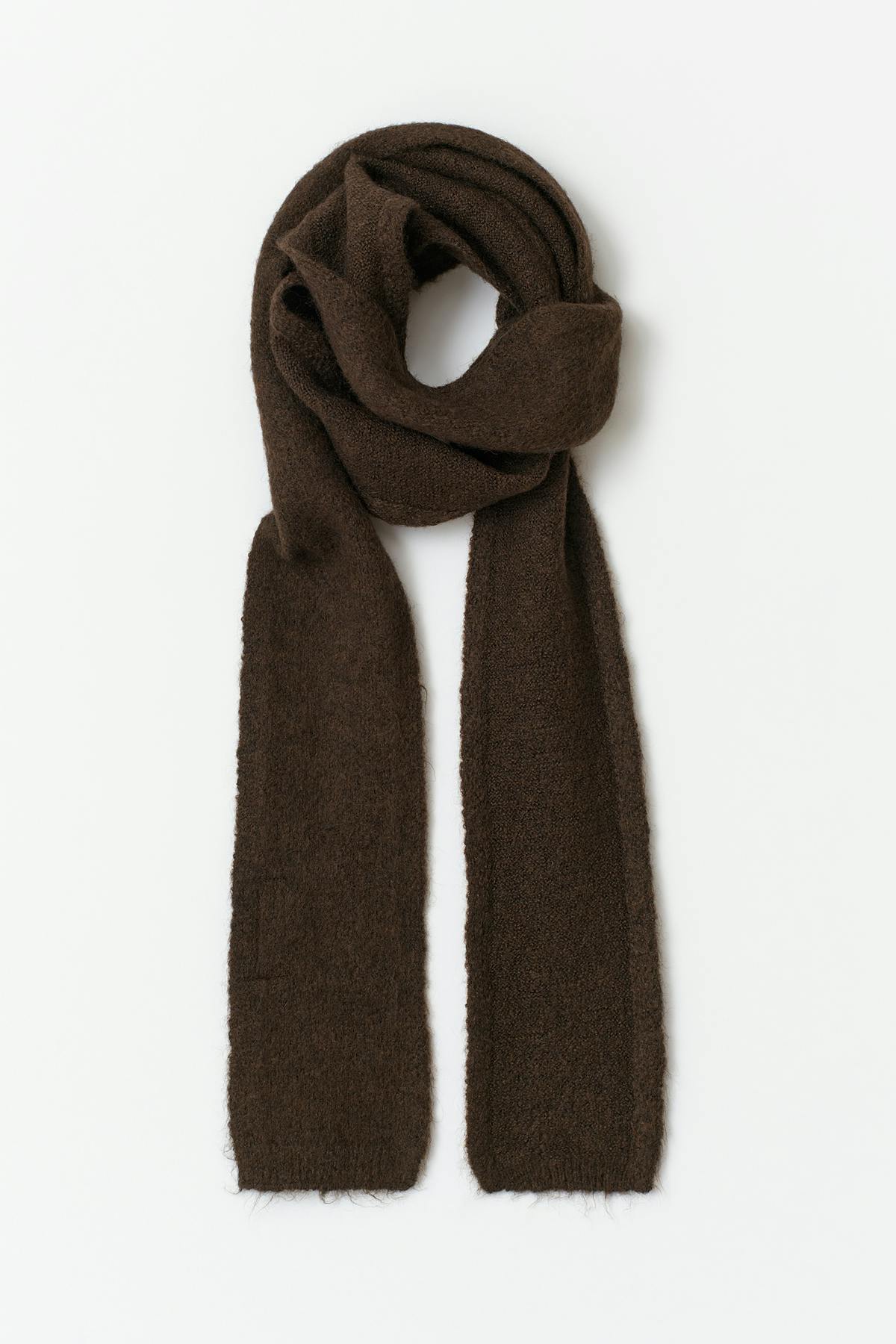 Knitted choker scarf