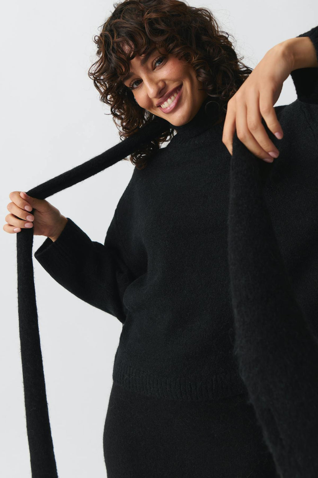 Knitted choker scarf