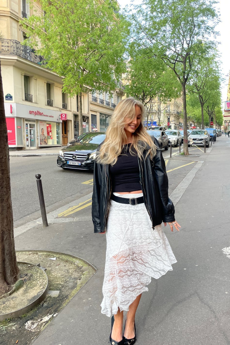 Assymetric lace skirt