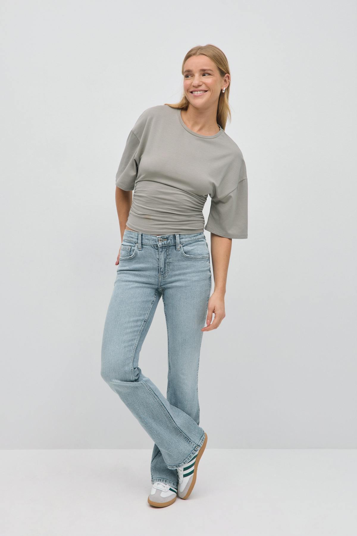 Low waist bootcut jeans