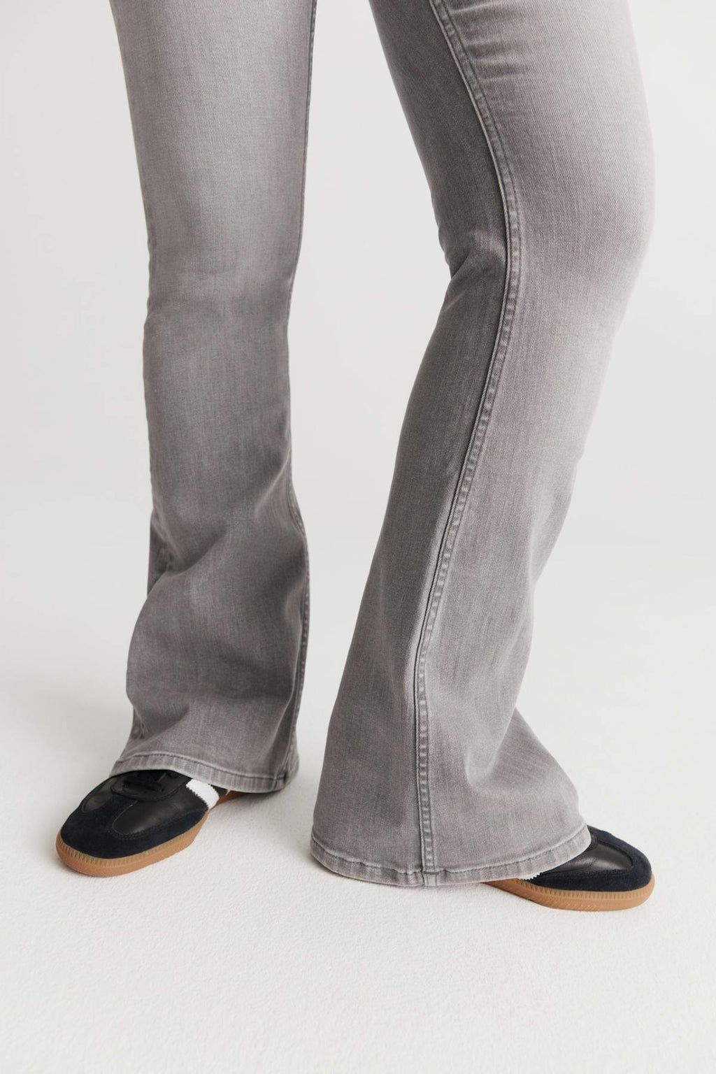 Low waist bootcut jeans