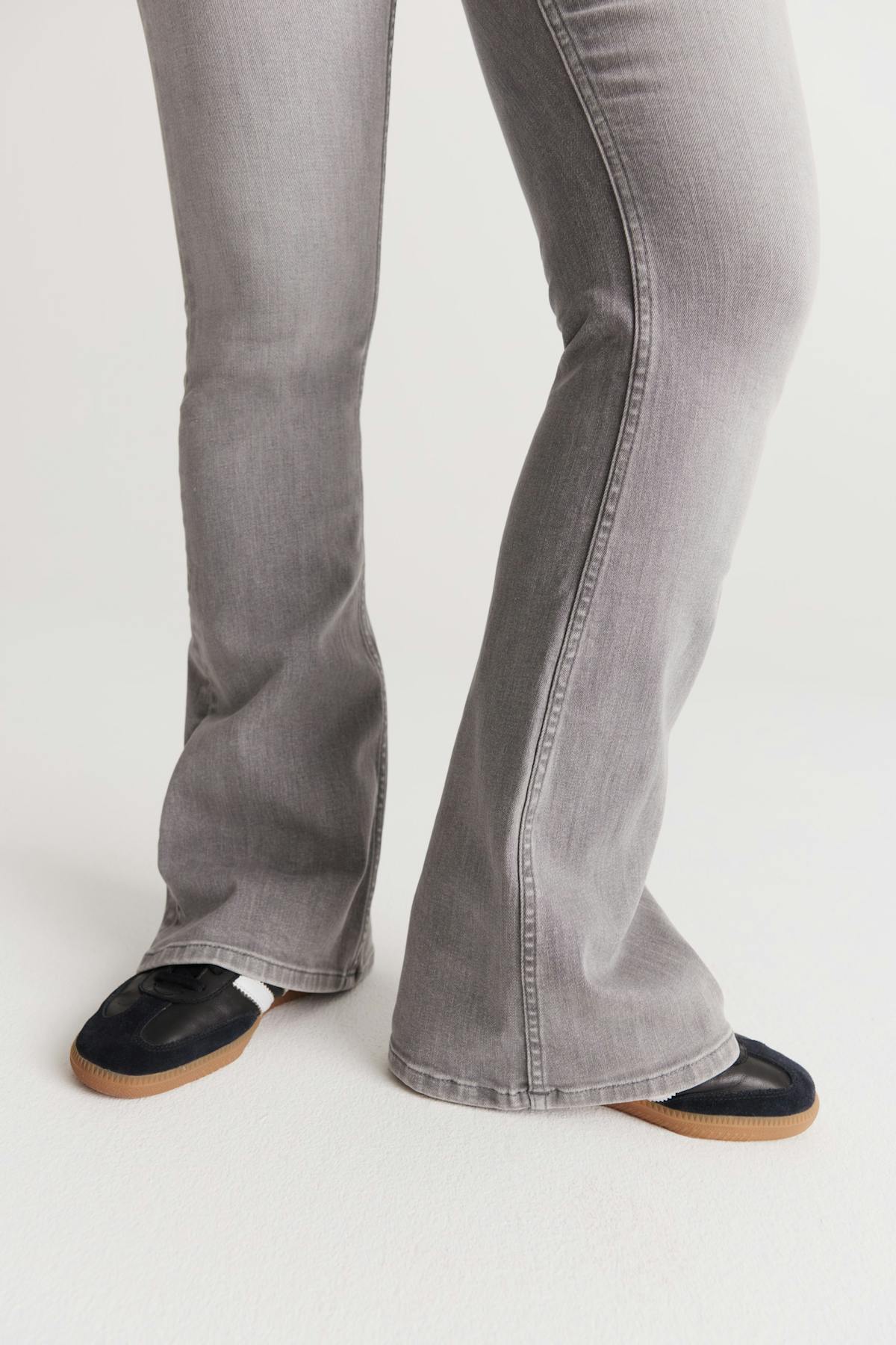 Low waist bootcut jeans
