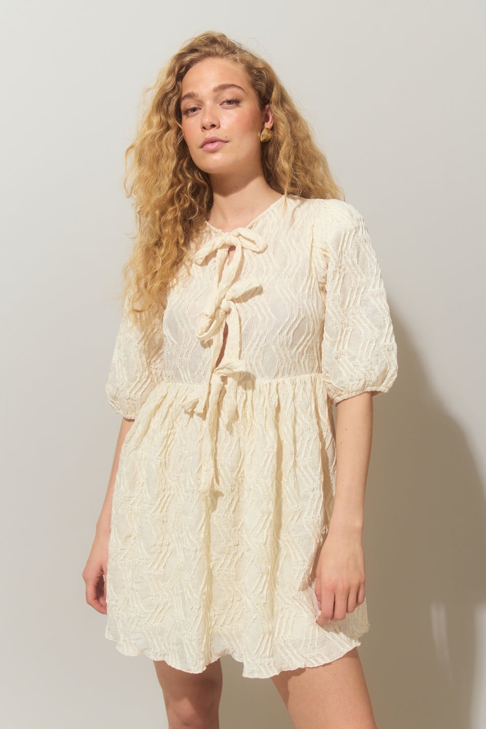 Puff sleeve tie dress