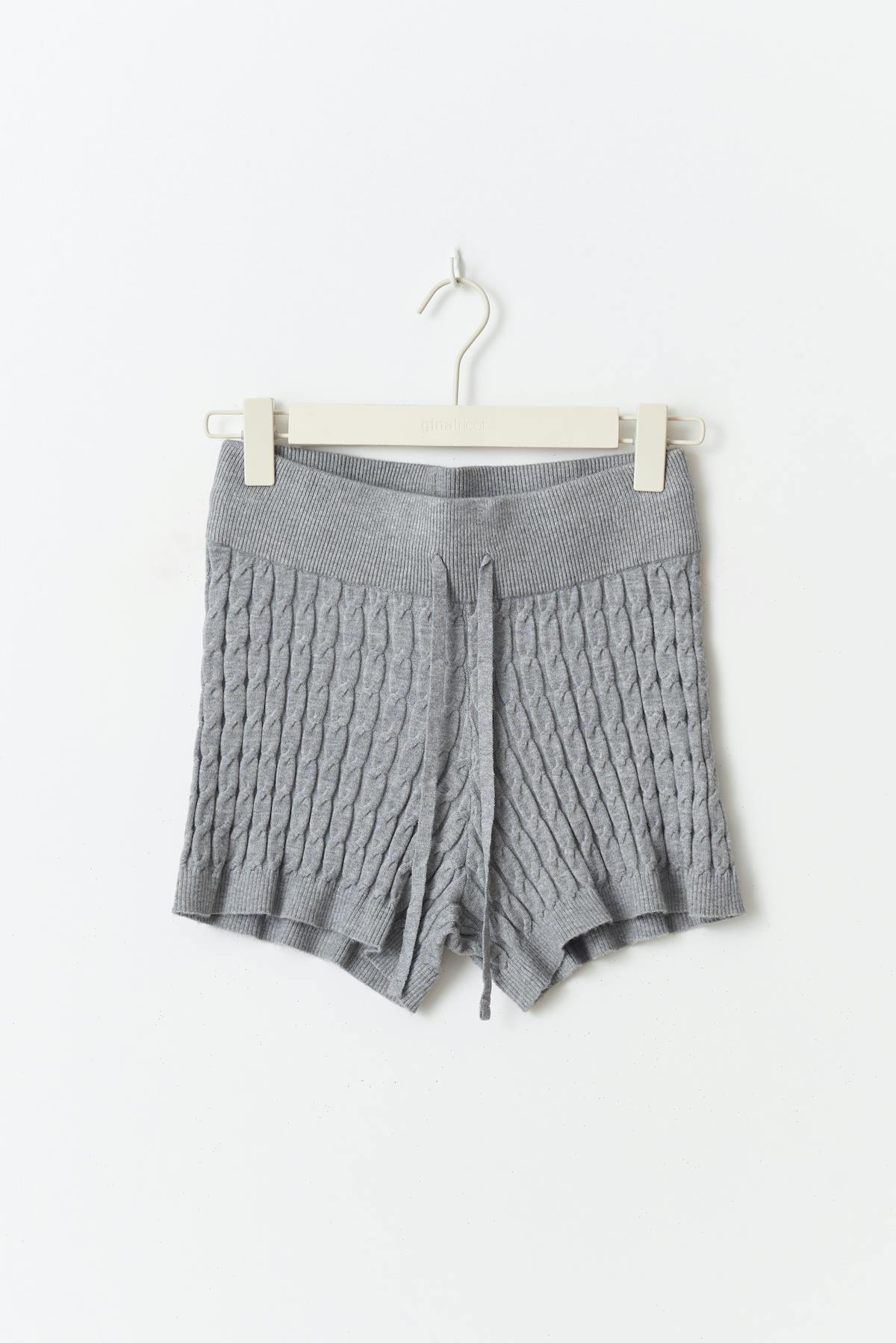 Cable knitted shorts