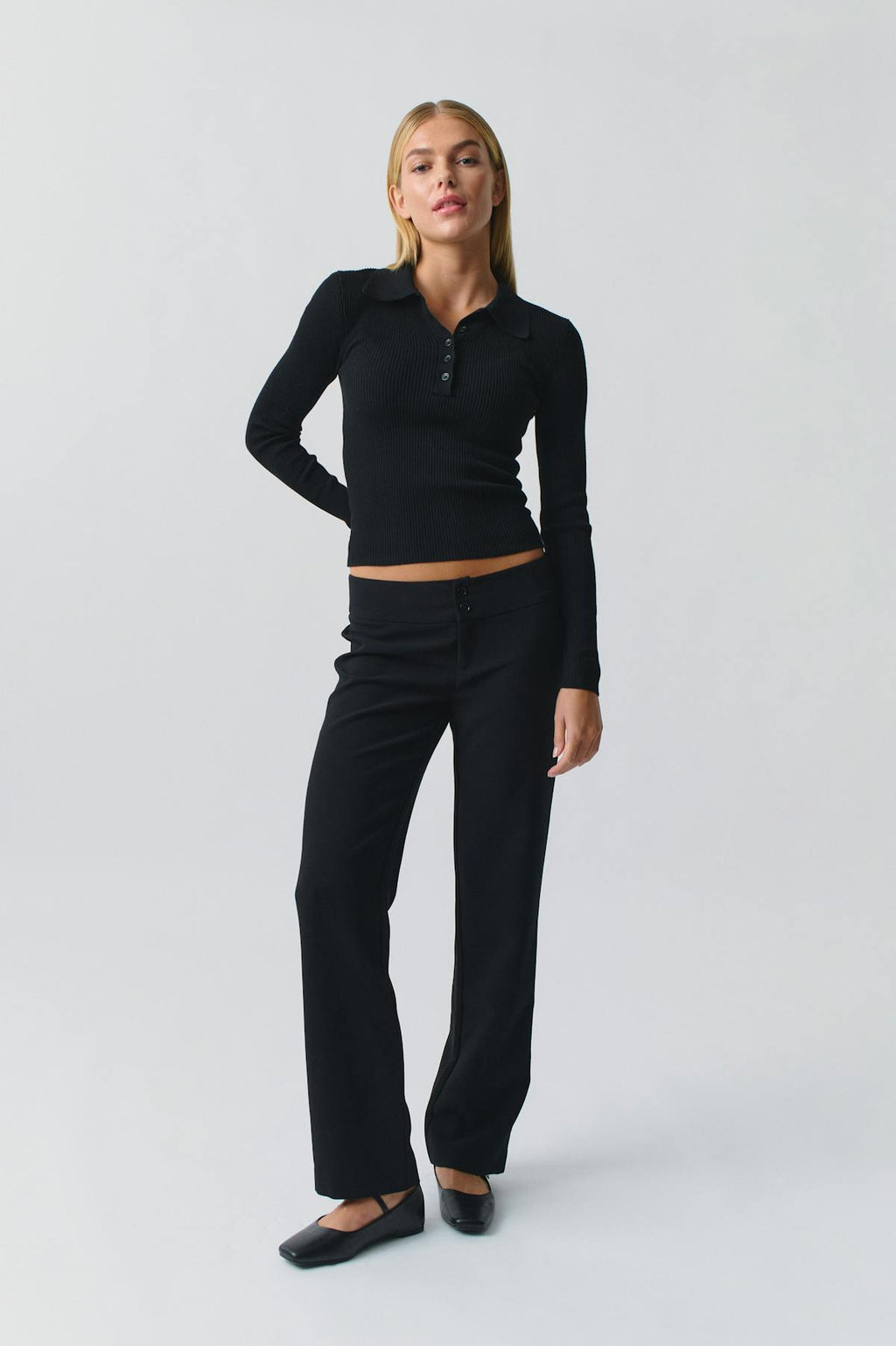 Low straight trousers