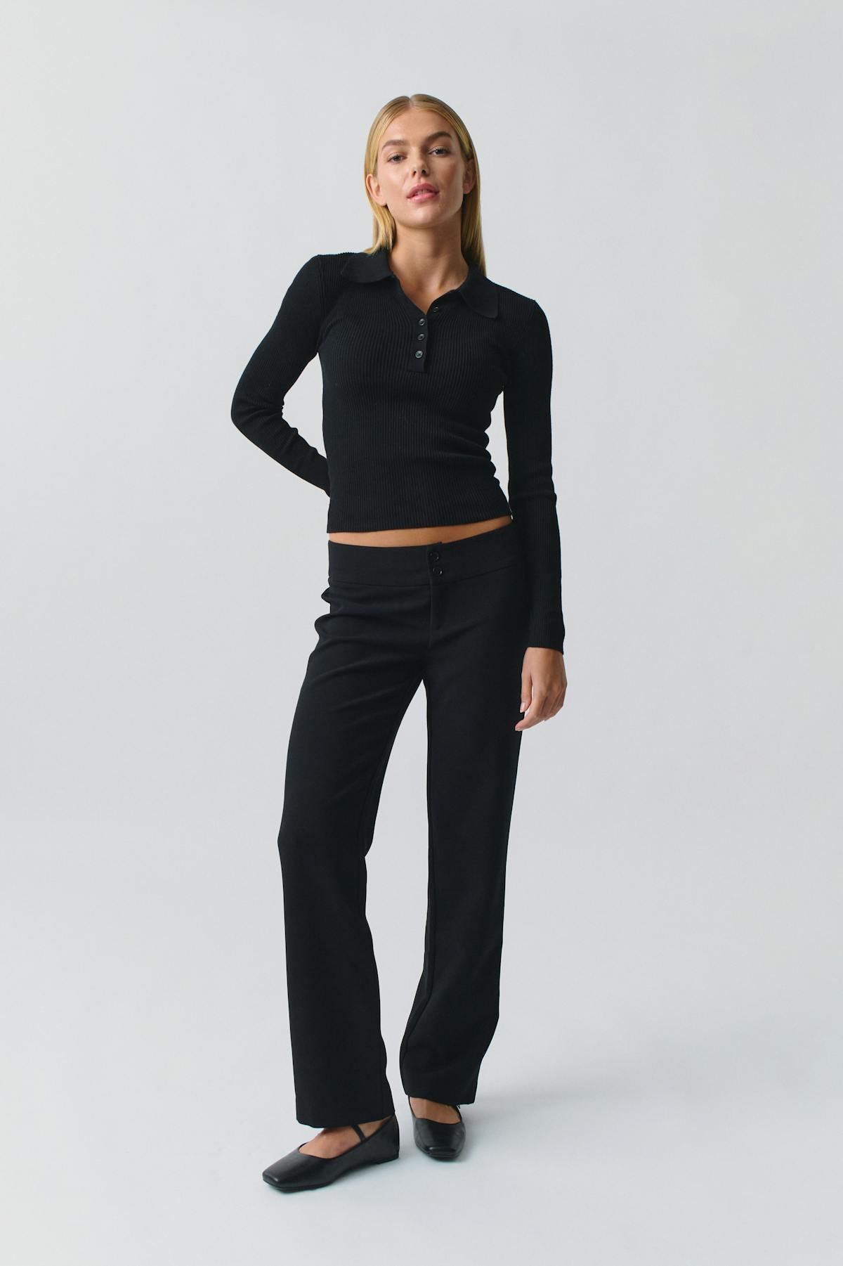 Low straight trousers