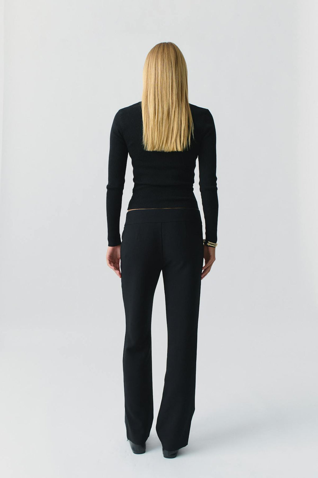 Low straight trousers