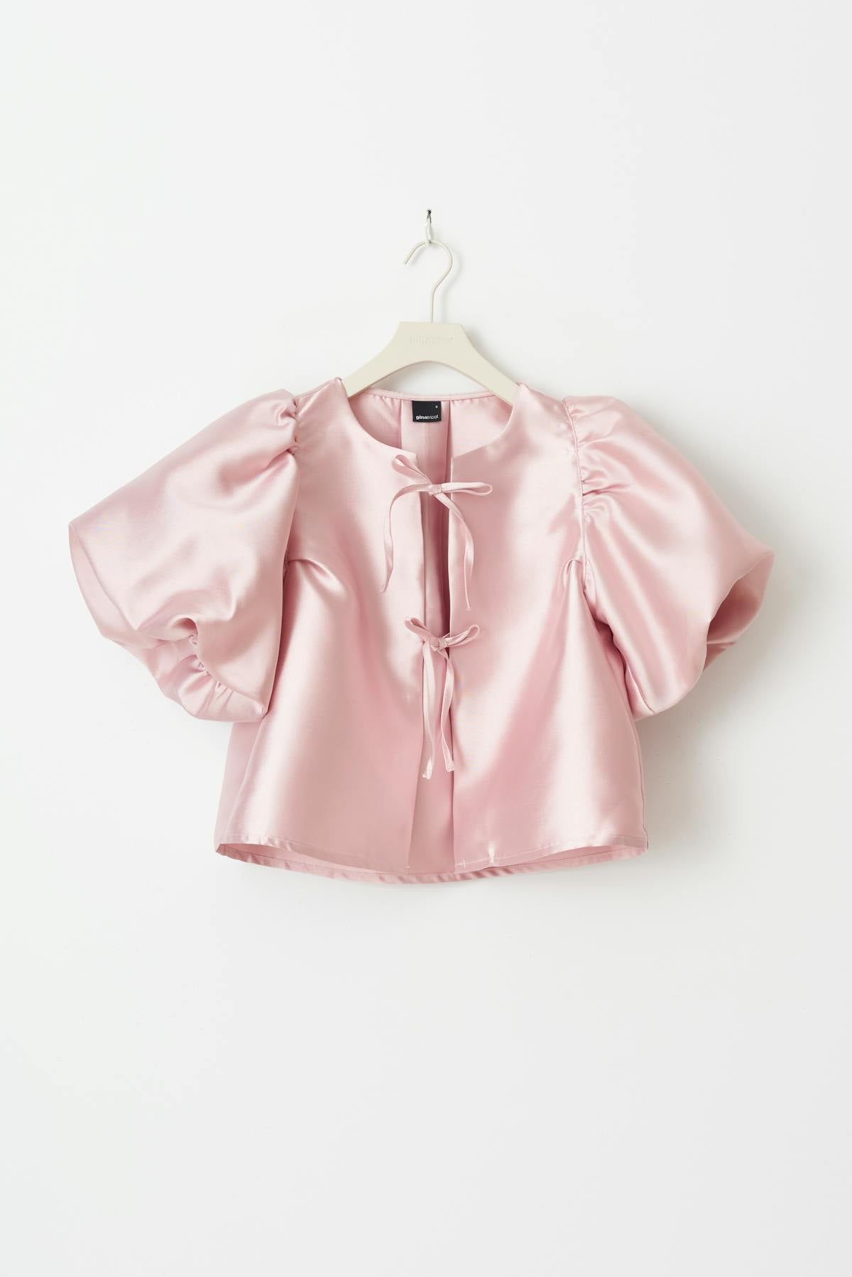 Puff sleeve blouse
