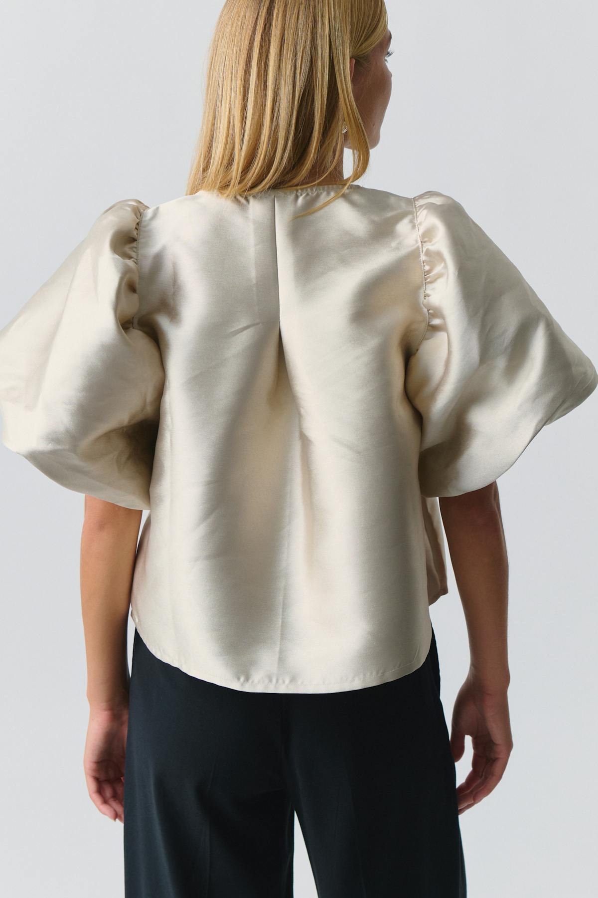 Puff sleeve blouse