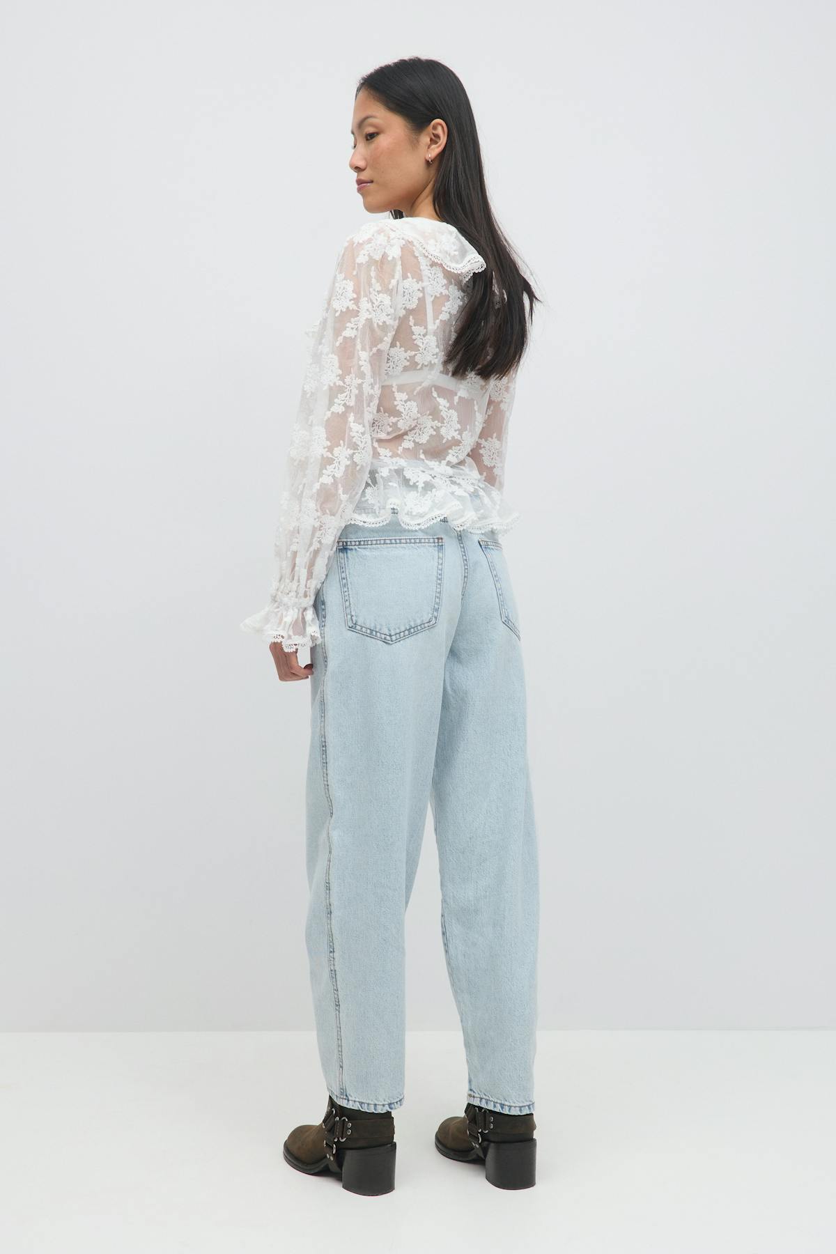 Barrel jeans