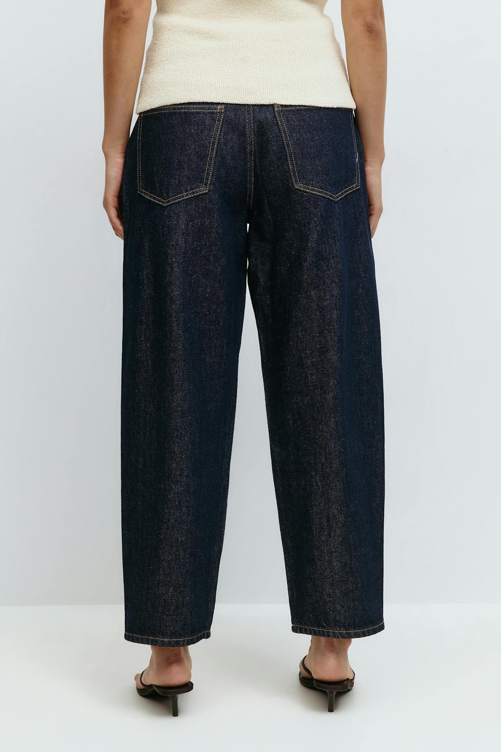 Barrel jeans