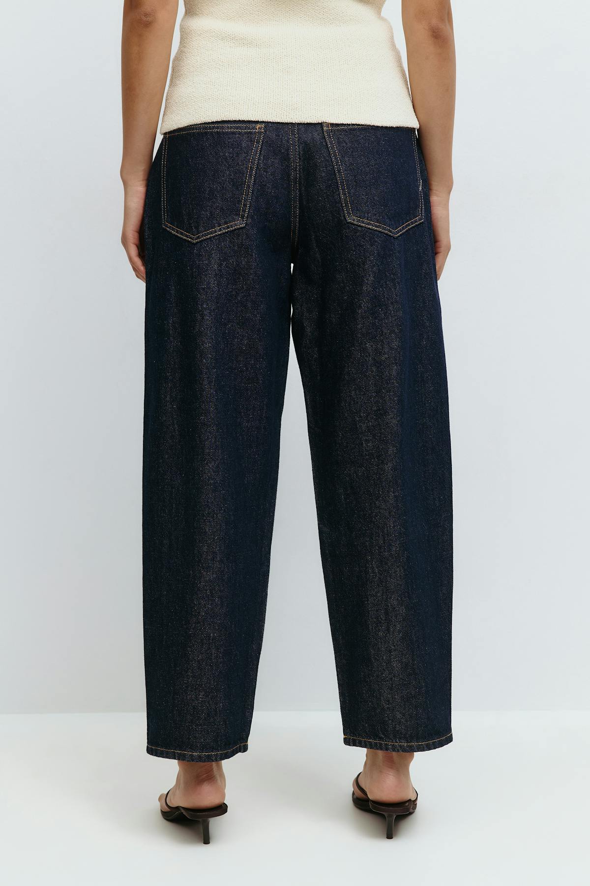 Barrel jeans