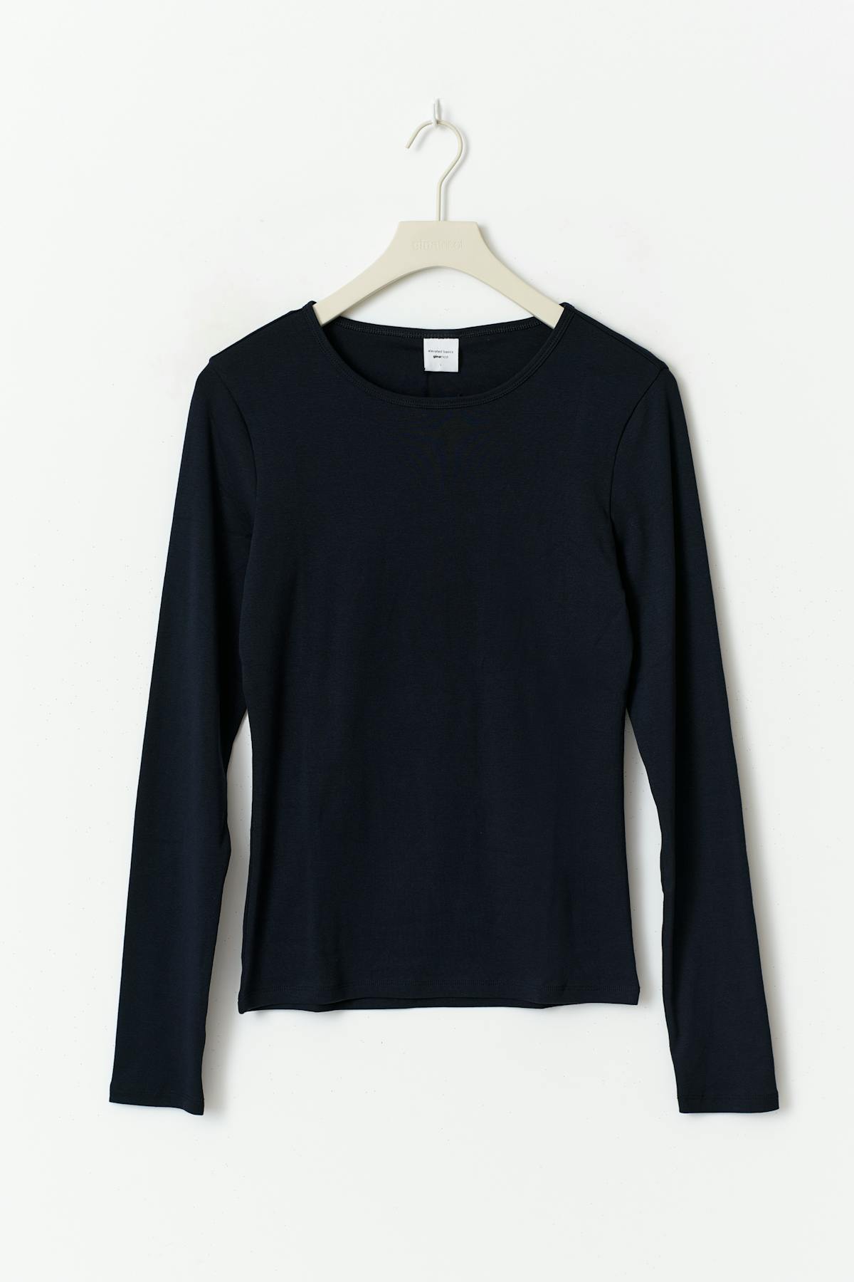 Tight fit long sleeve top
