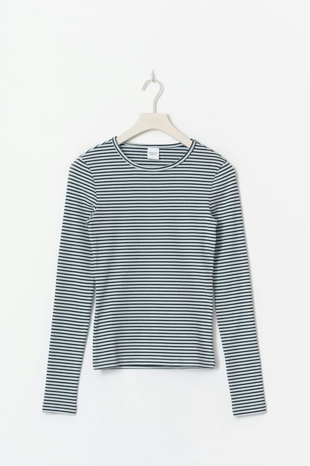 Tight fit long sleeve top