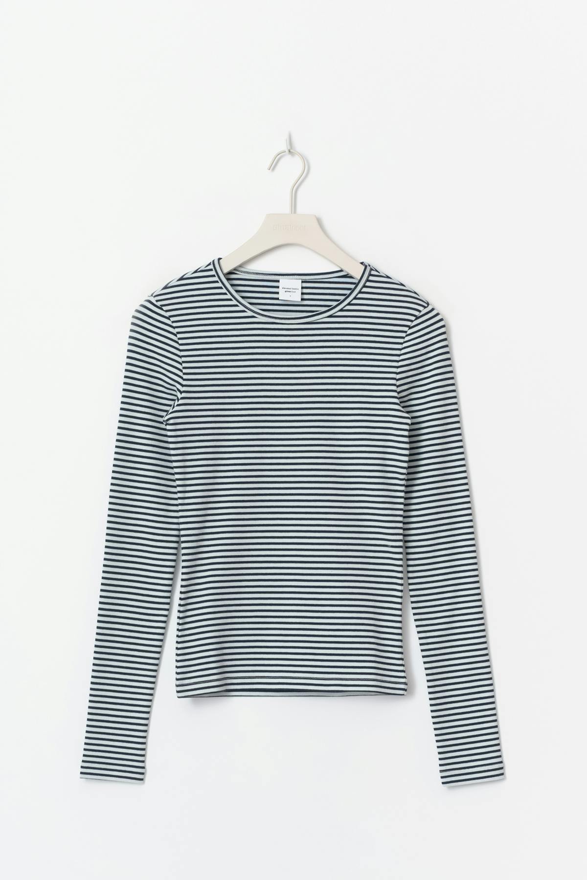 Tight fit long sleeve top