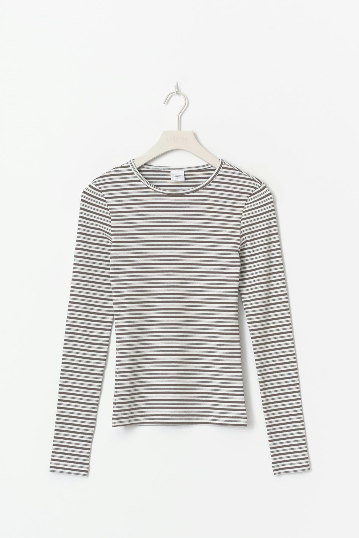 Tight fit long sleeve top