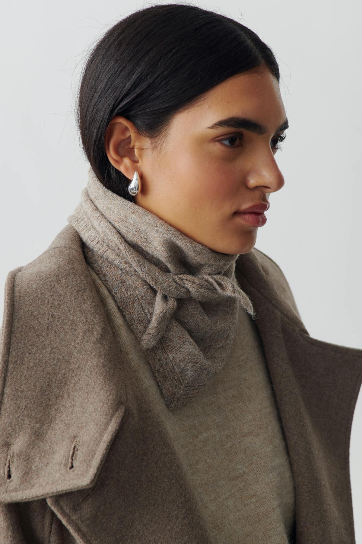 Small triangle scarf