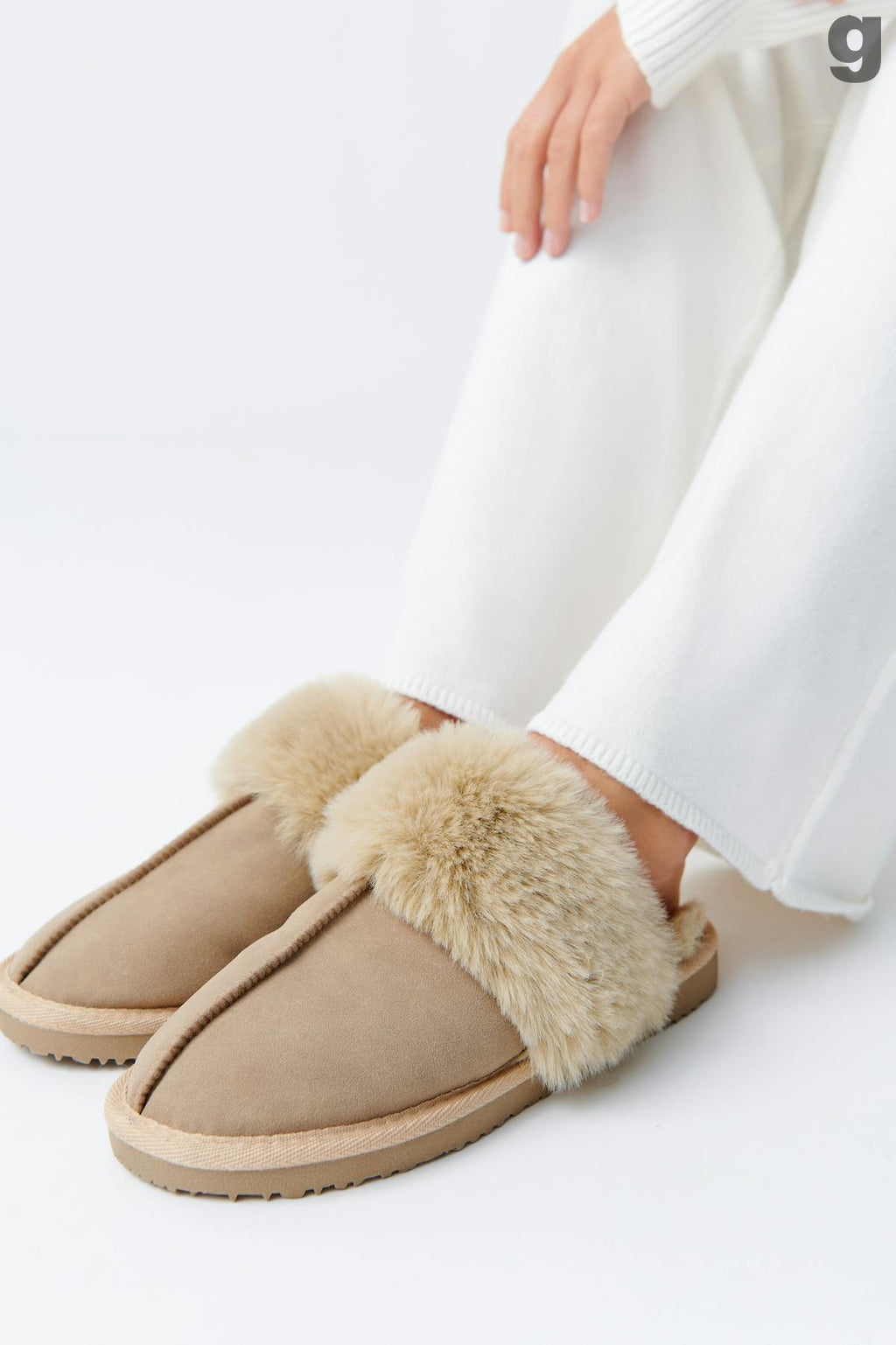 Faux fur slippers