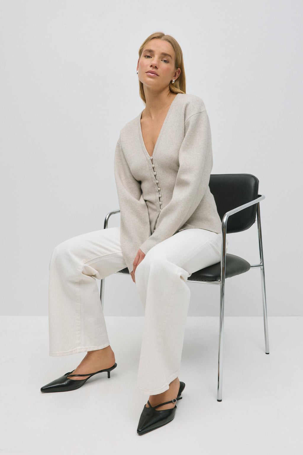 Shaped knitted cardigan