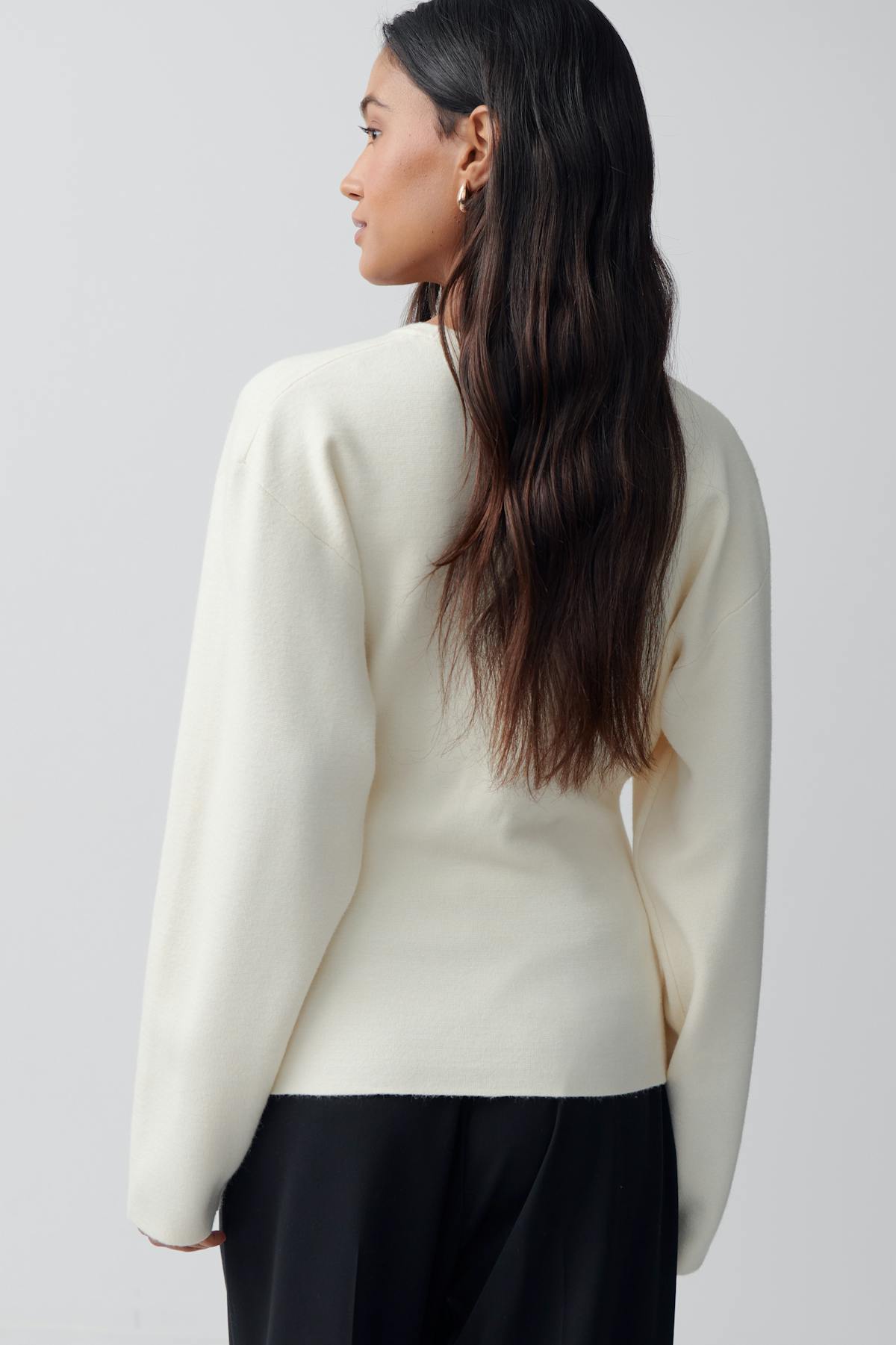 Shaped knitted cardigan