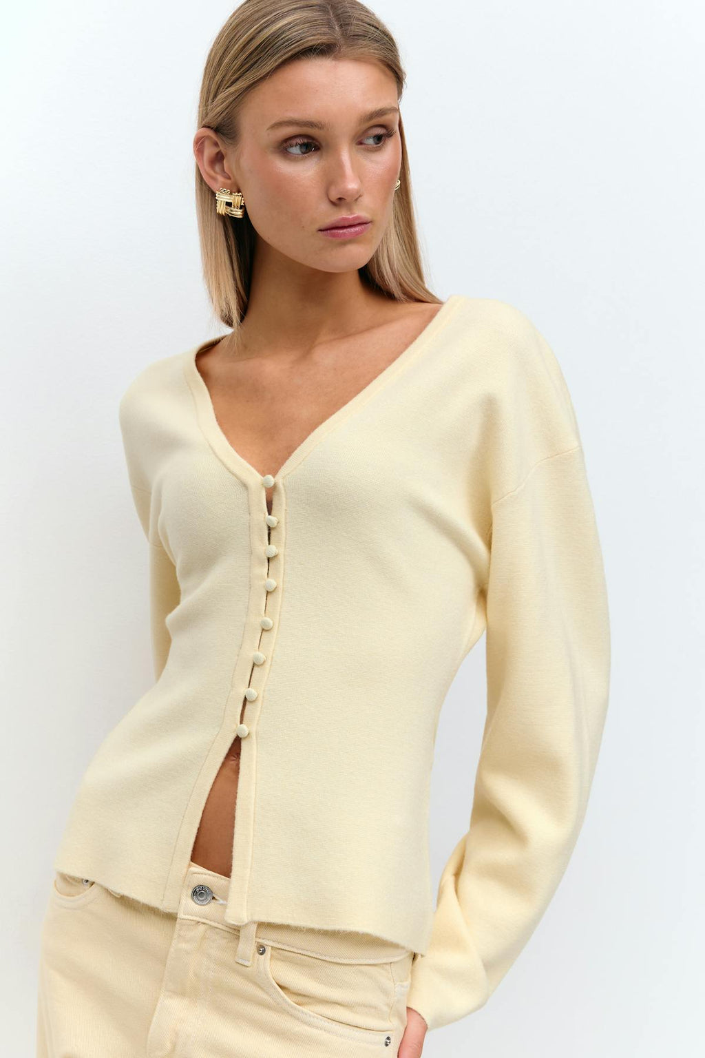 Shaped knitted cardigan