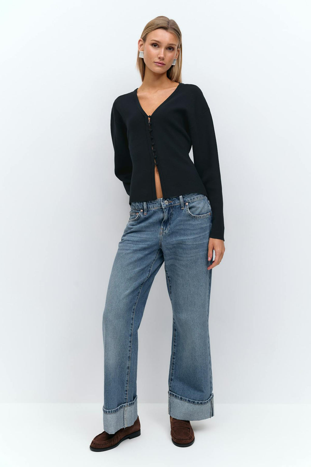 Shaped knitted cardigan