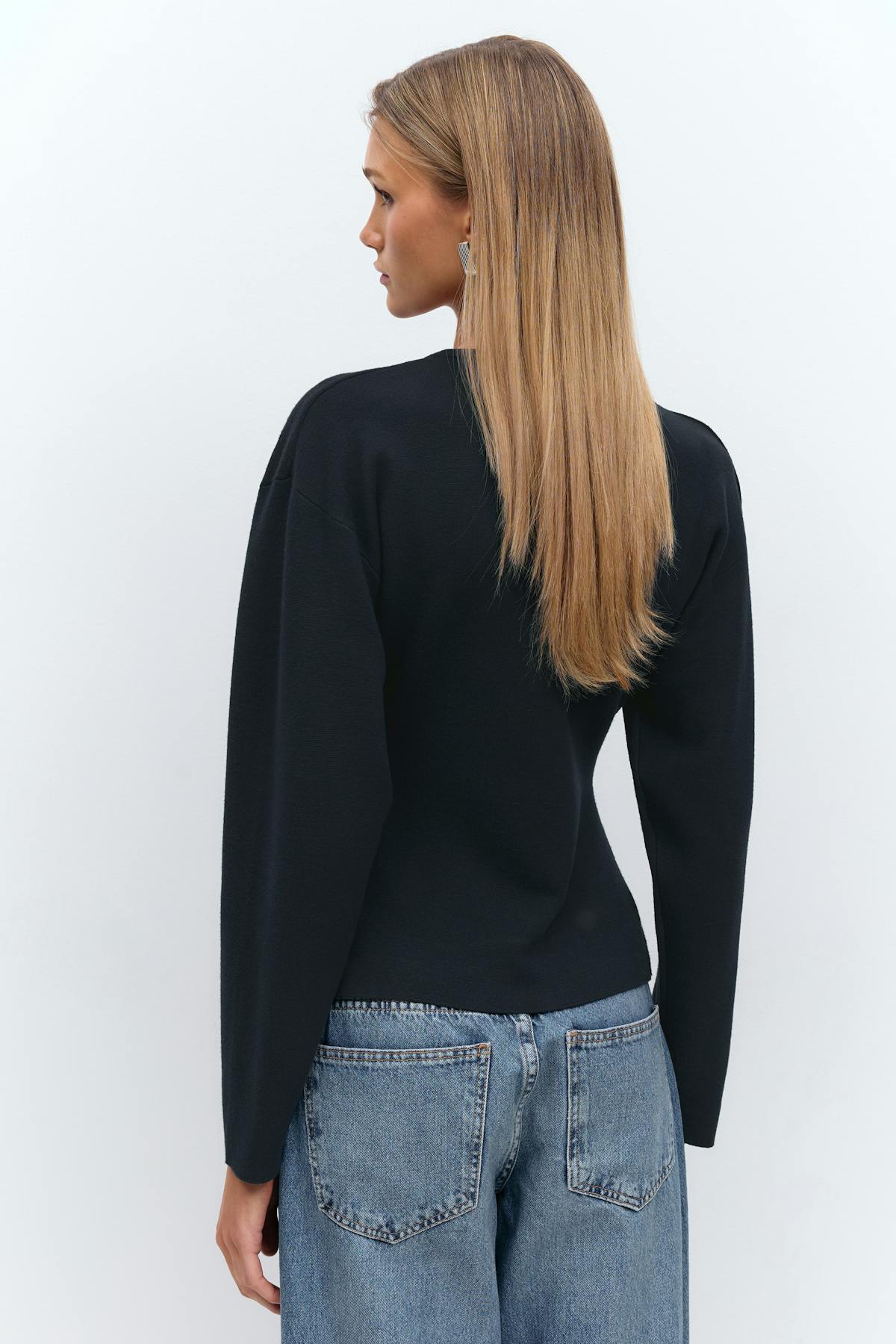 Shaped knitted cardigan