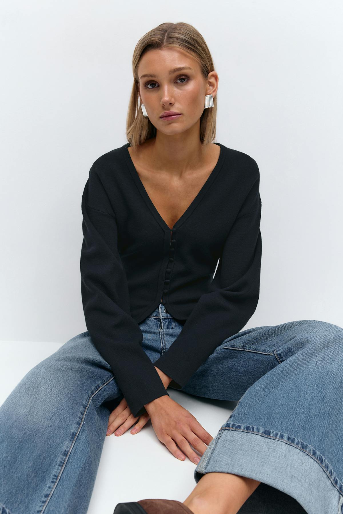 Shaped knitted cardigan