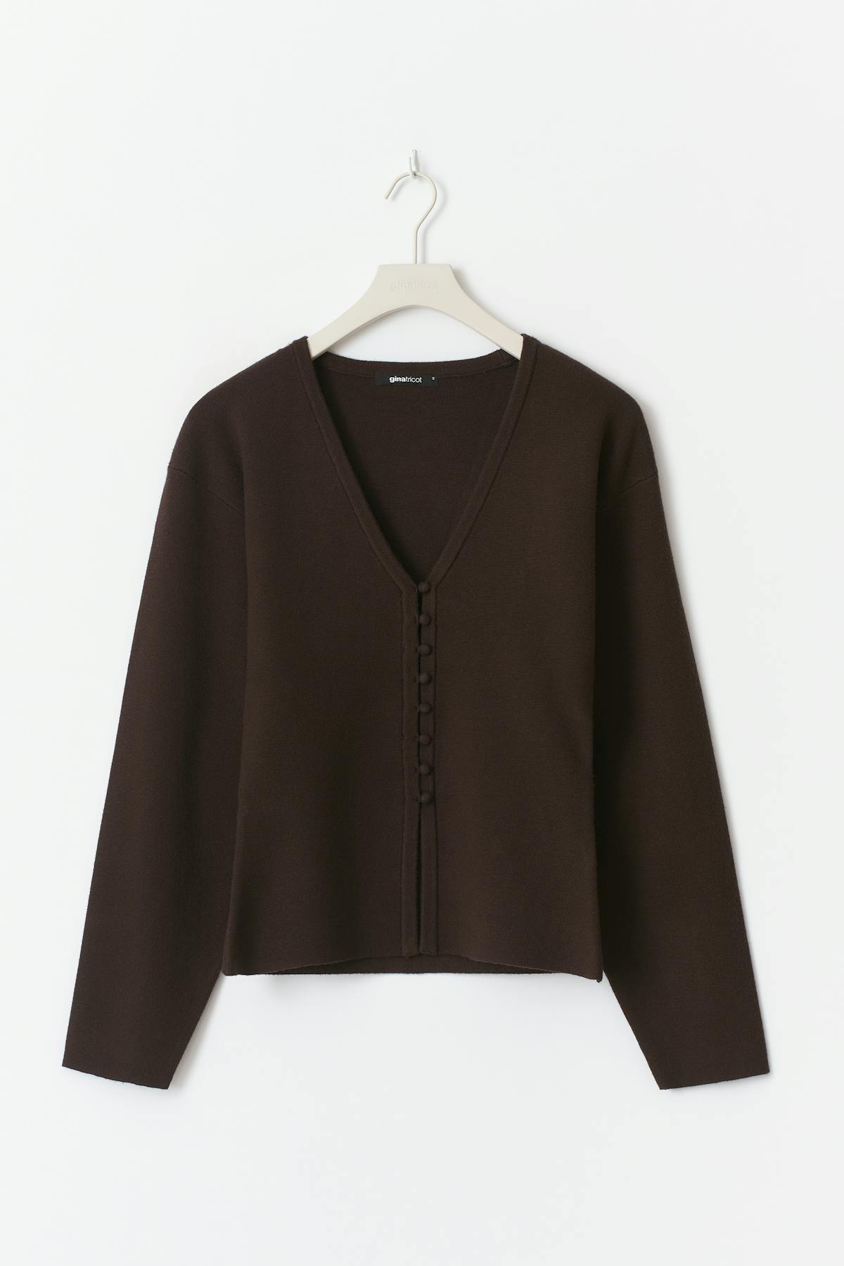 Shaped knitted cardigan