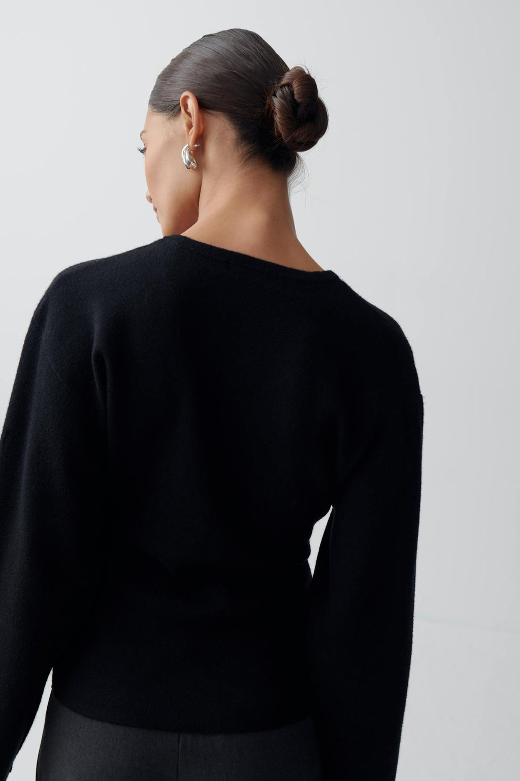Shaped knitted cardigan
