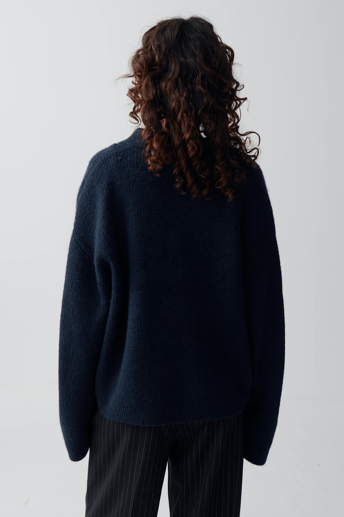 Knitted collar sweater