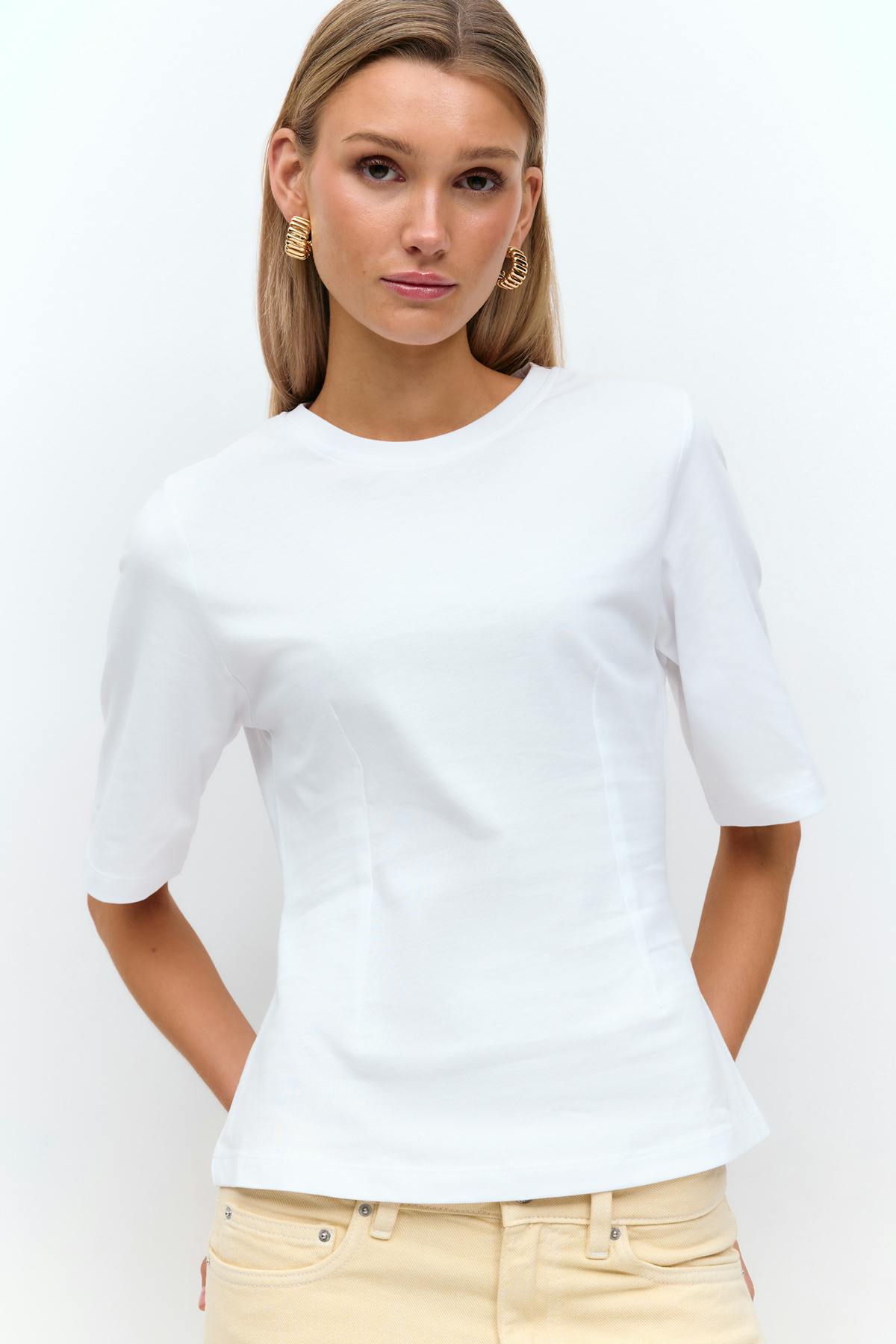 Fitted tee