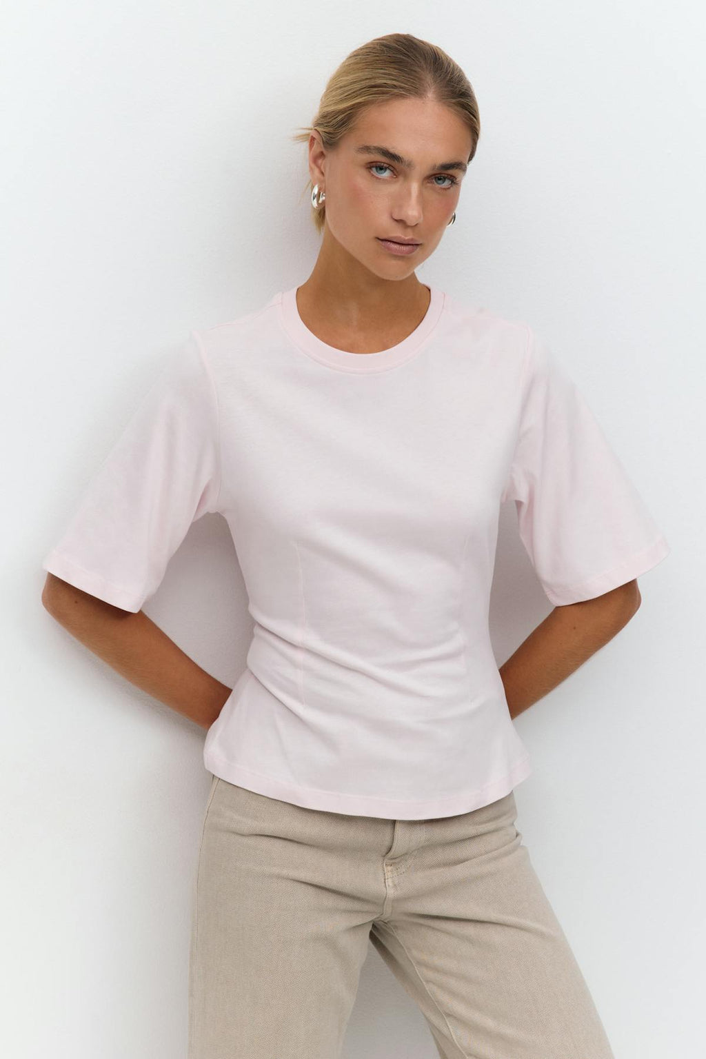 Fitted tee