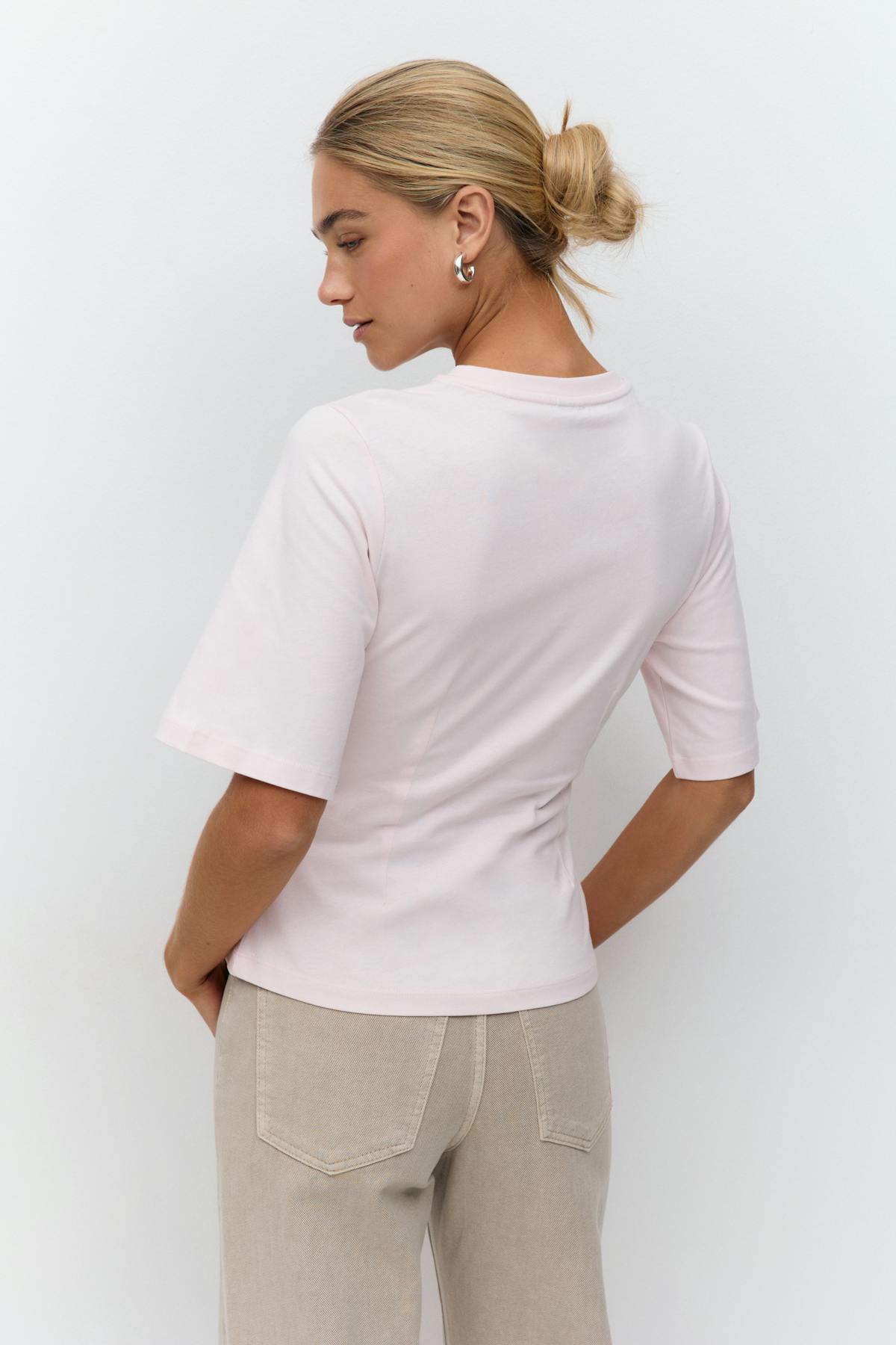 Fitted tee