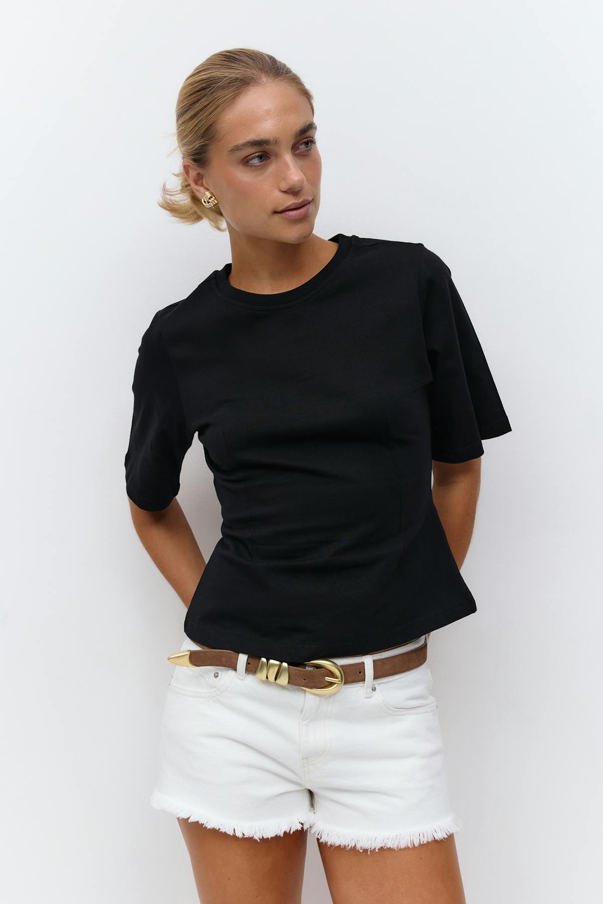 Fitted tee