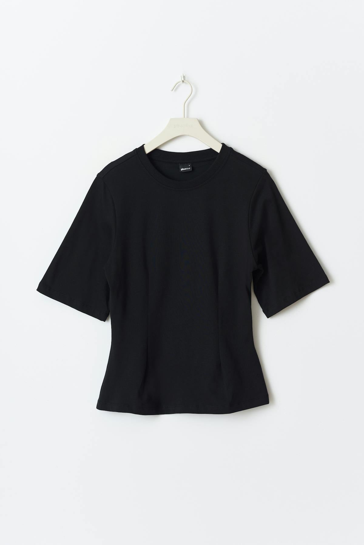 Fitted tee
