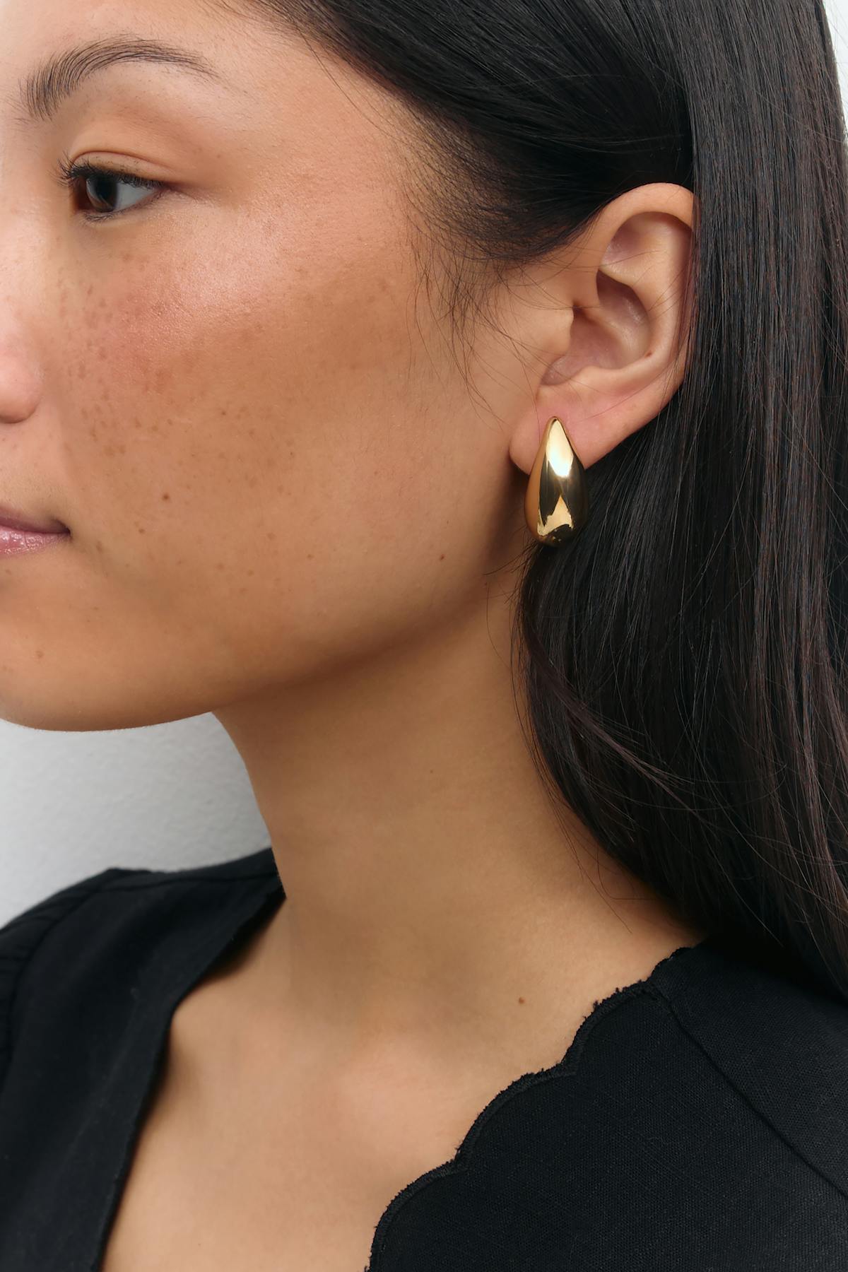 Mini drop earrings