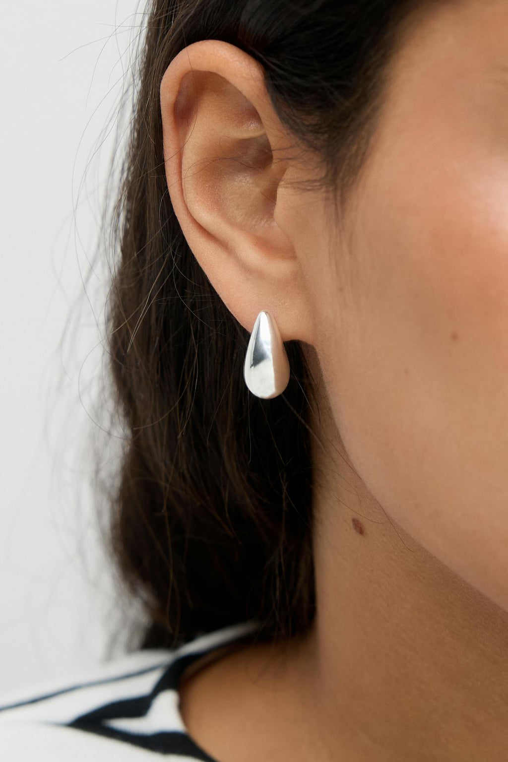 Mini drop earrings