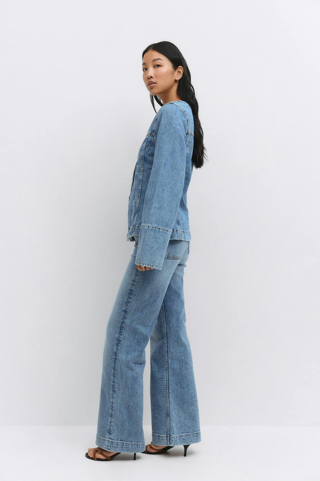 Front pocket flare jeans