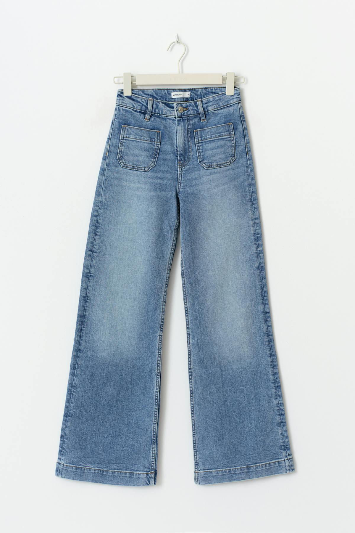 Front pocket flare jeans