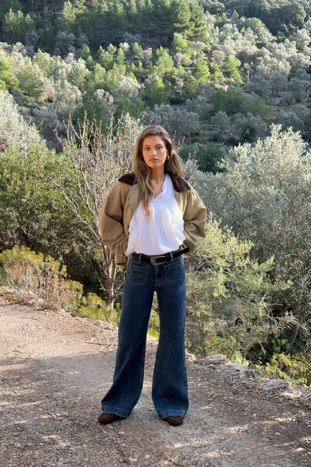 Front pocket flare jeans