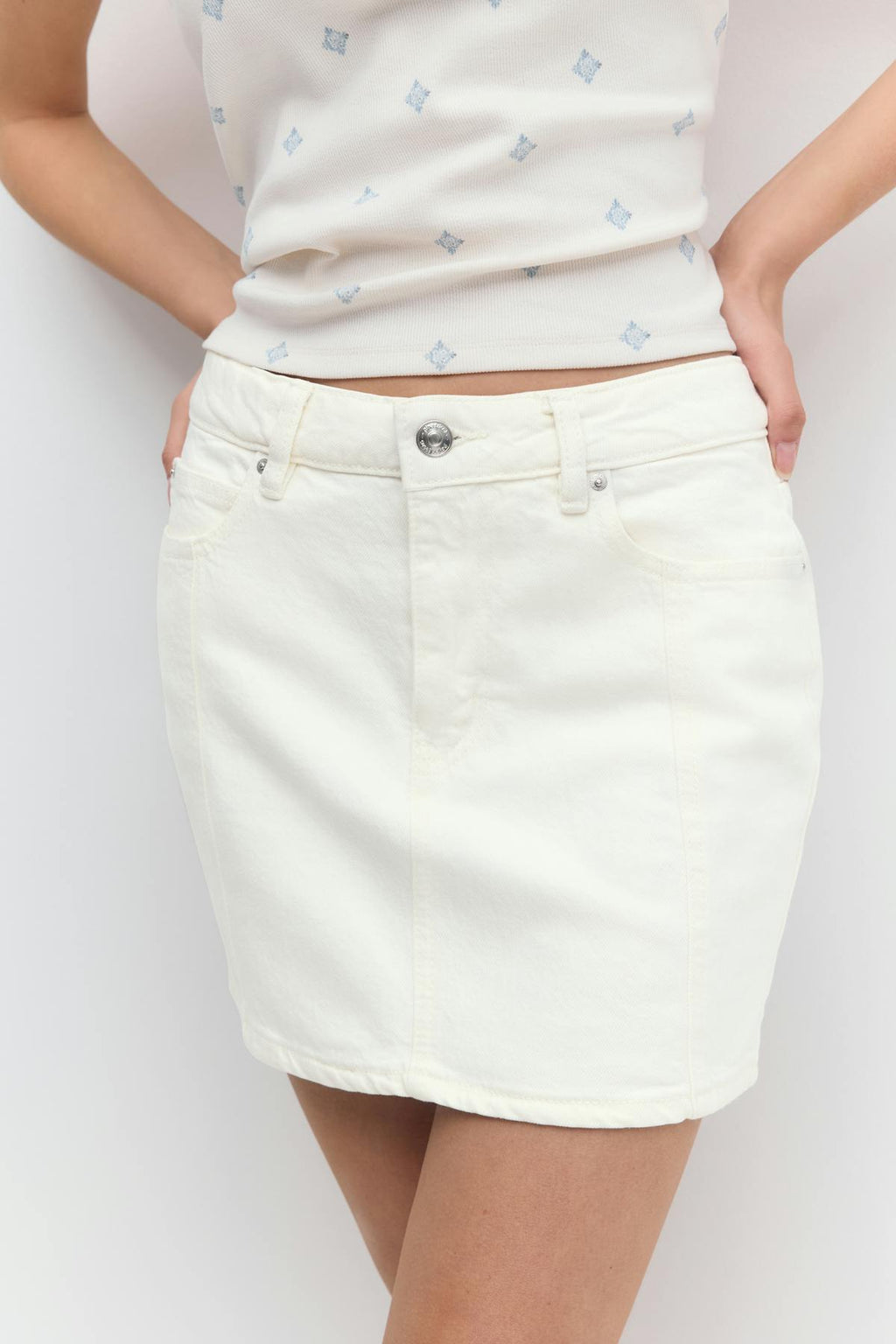 Front seam denim skirt