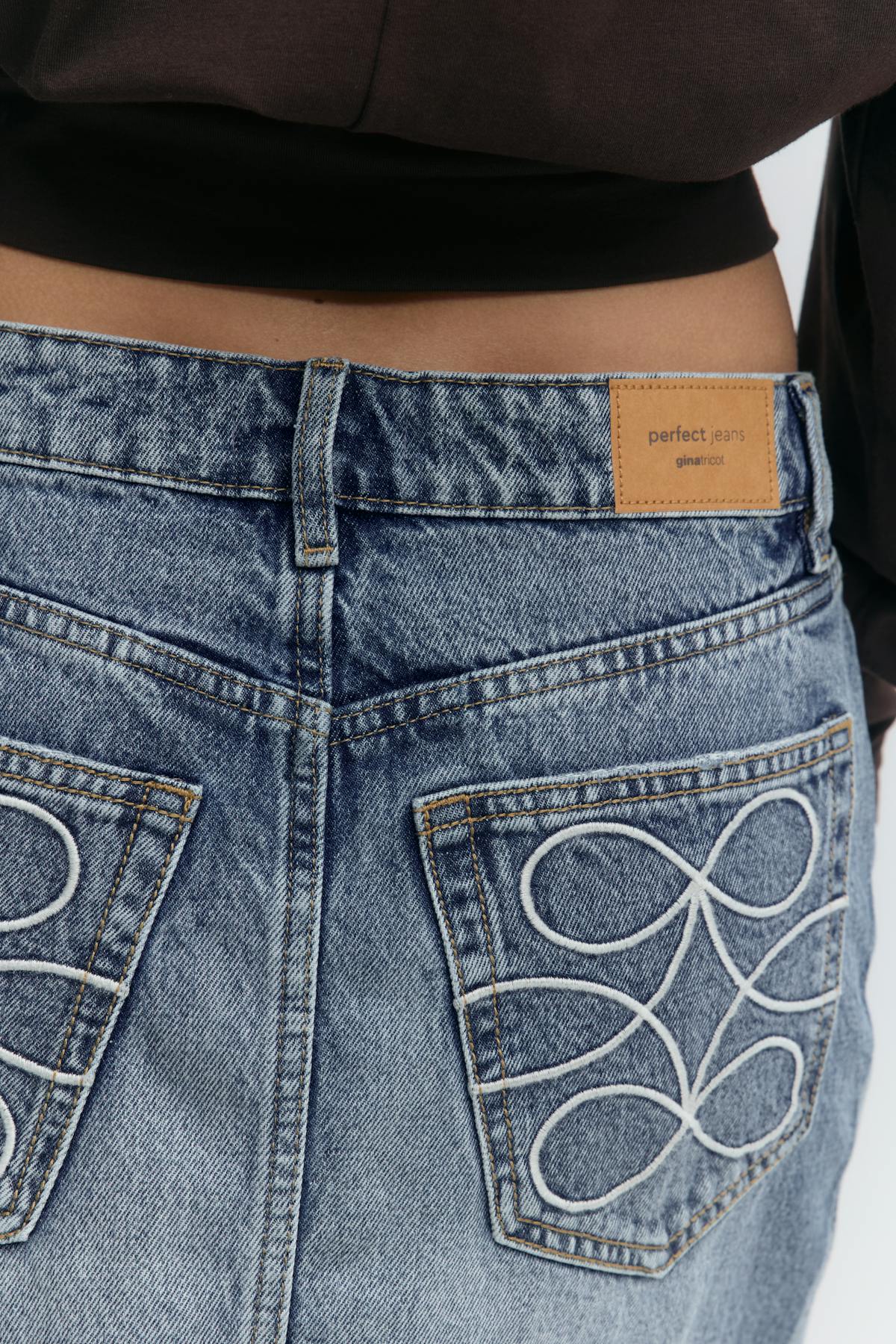 Short denim skirt