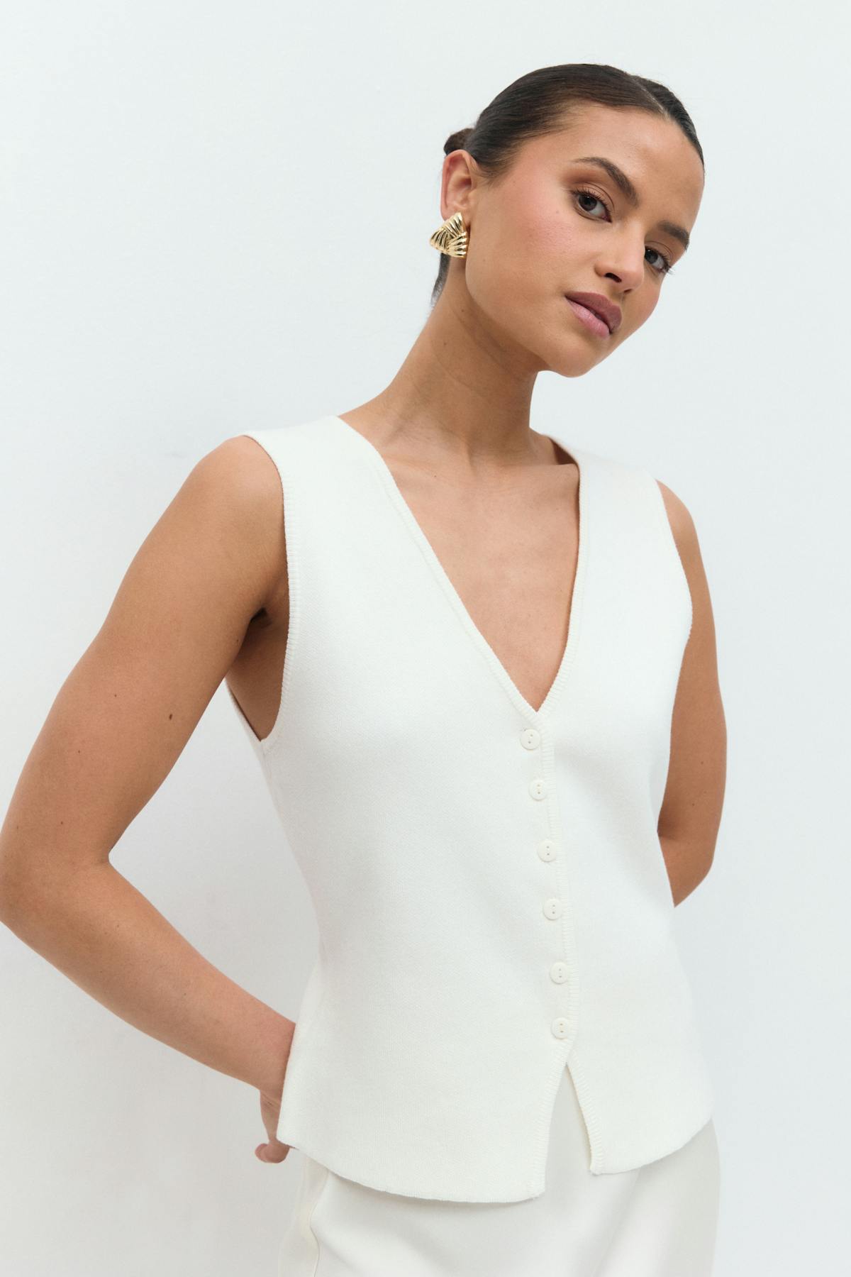 Knitted vest