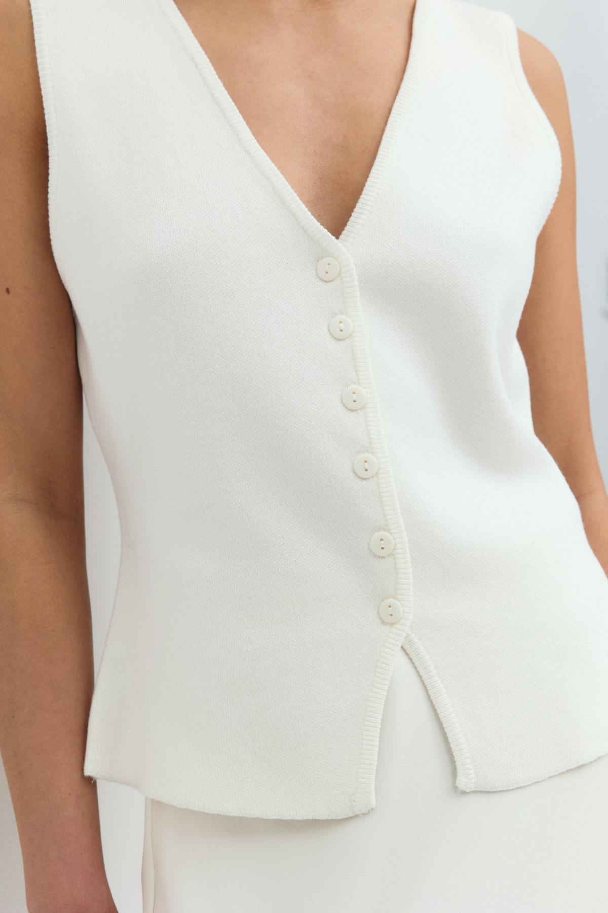 Knitted vest