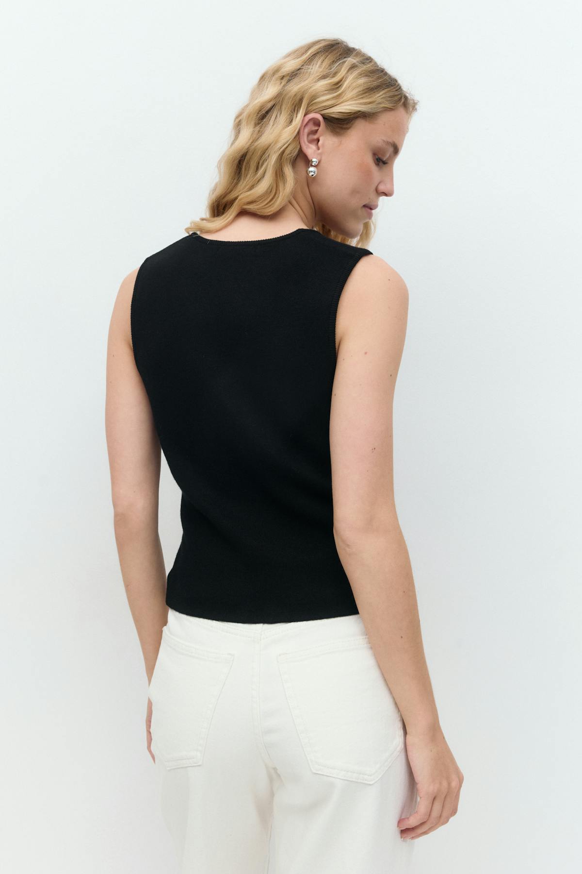 Knitted vest