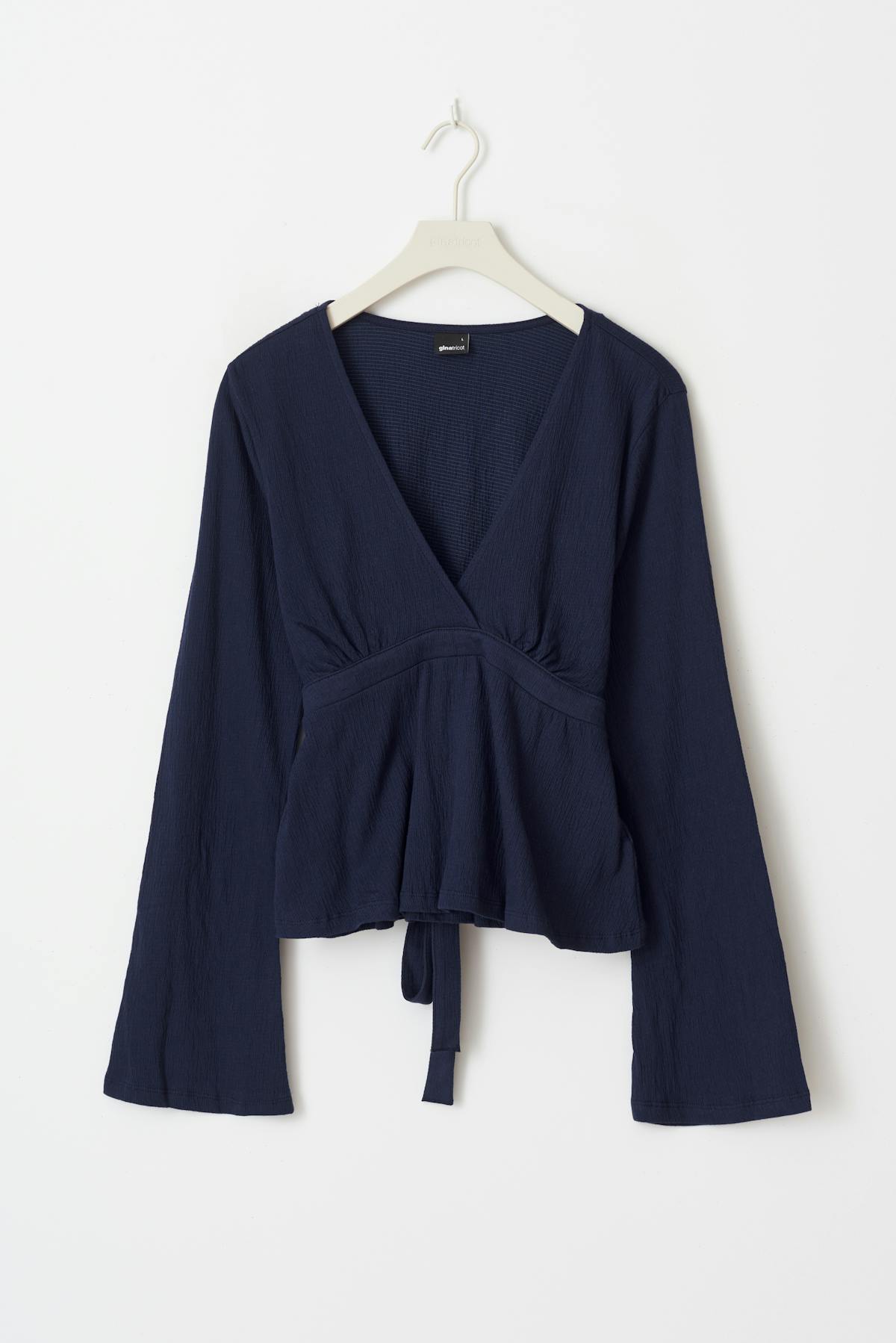 Tie top